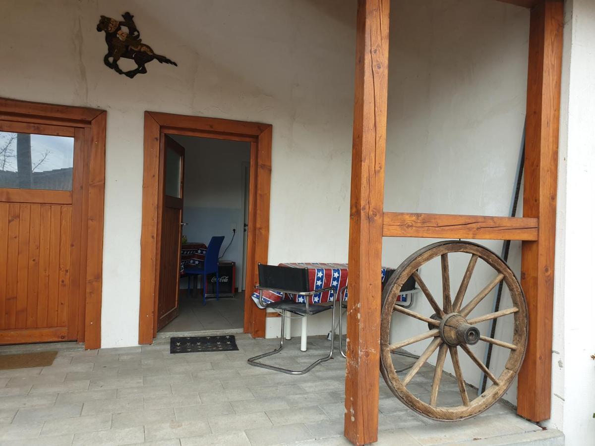 Chrom Ranch Reiterhof Panzió Memmingen Kültér fotó